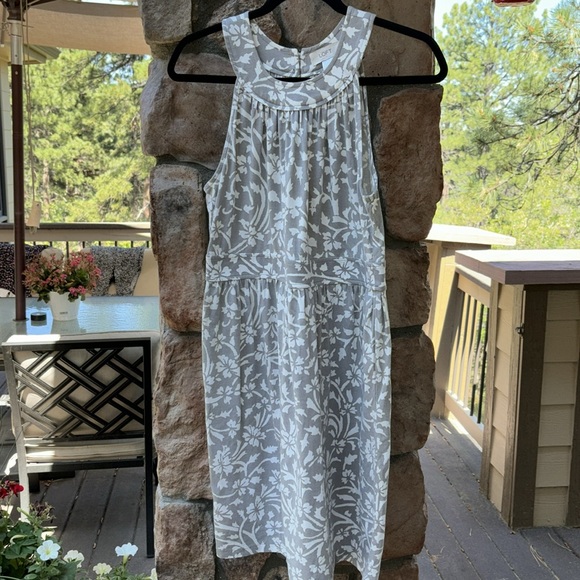 LOFT ANN TAYLOR Size MEDIUM Gray Ivory Floral Sleeveless High Neck Sundress - Picture 1 of 11